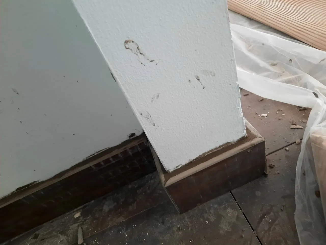 Column Plaster and Skirting Repair – Plaster & Masonry in Dubai by Pasupati Technical Services