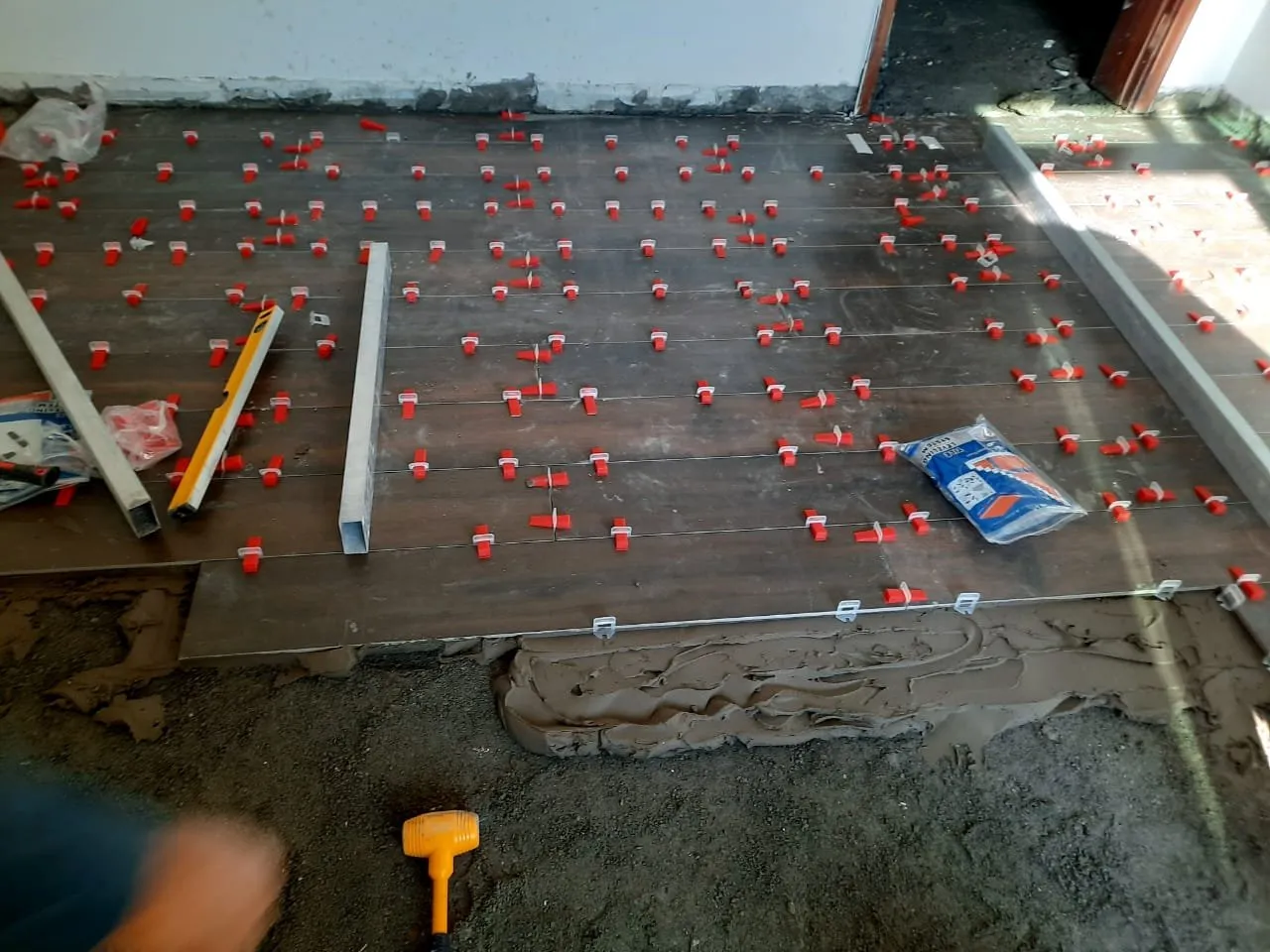 Floor Tiling with Levelling Clips – Tiling & Tile Fixing in Dubai by Pasupati Technical Services